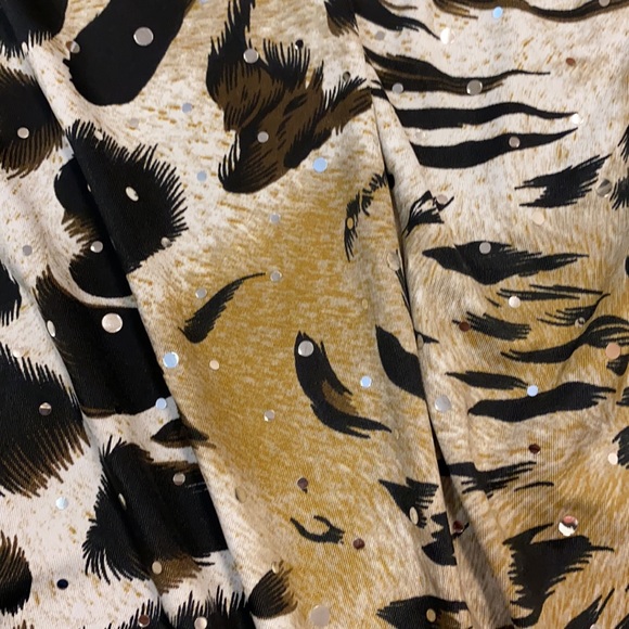 Essentials 2 layer leopard print top sz. 1X - Picture 2 of 3